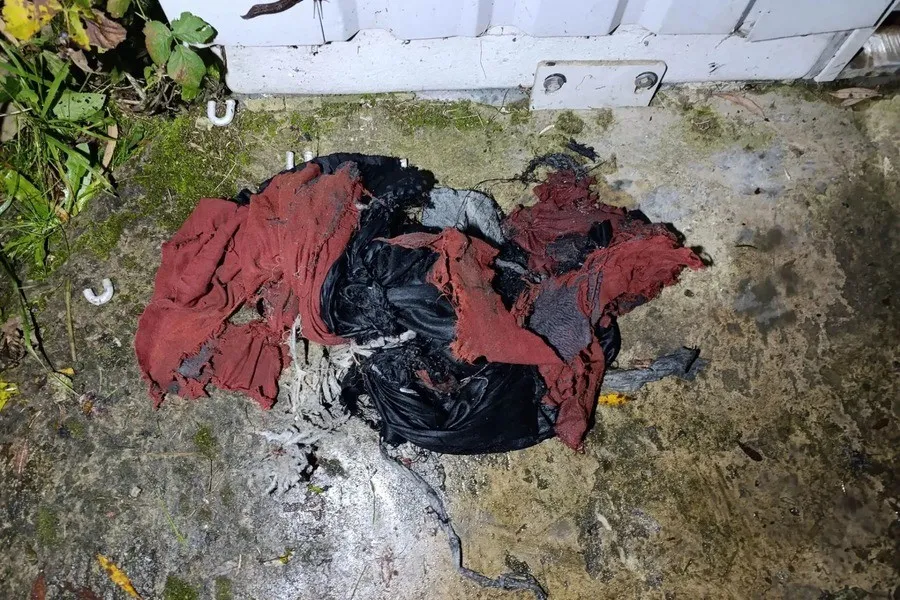 В Мамоново из канализации достали пальто и другую одежду