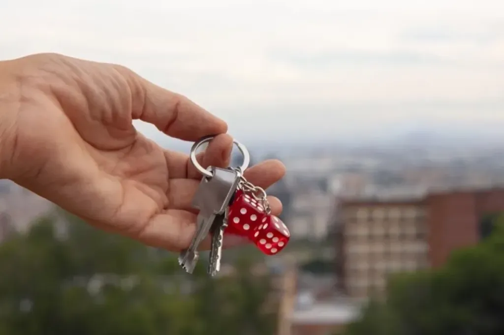 В Черняховске мужчина украл 250 тысяч рублей у знакомого, которому доверил ключи