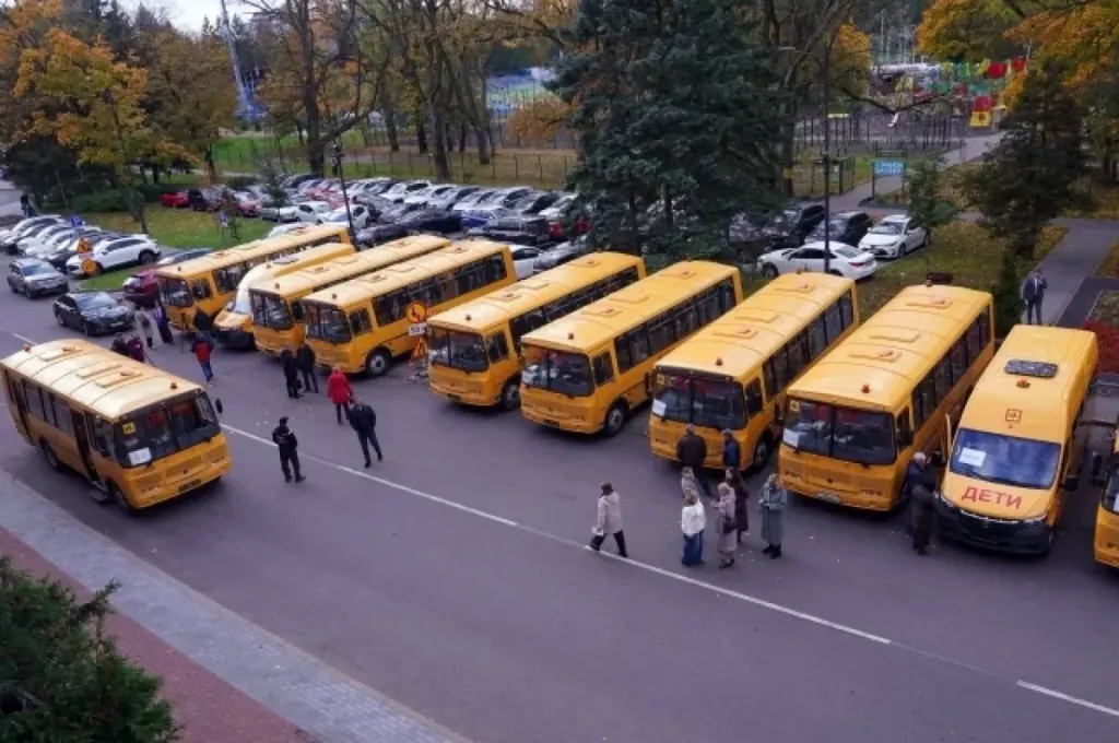 Школьный автопарк Калининградской области пополнили 23 автобуса