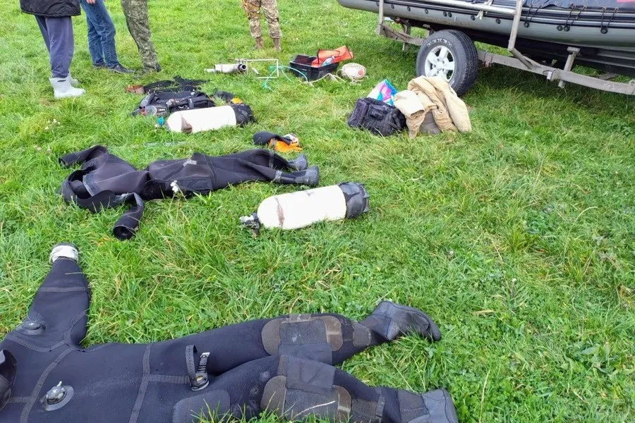 Пограничники задержали двух калининградцев за добычу янтаря в море